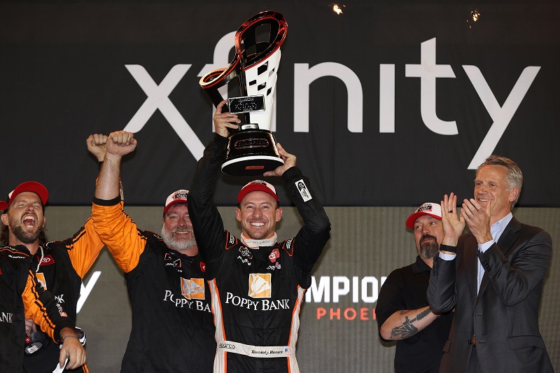 Daniel-Hemric-2021-NASCAR-Xfinity-Series-championship-trophy-celebration-Phoenix-NXS.jpg