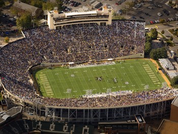 vanderbilt-university-football-2008-season-gameday-at-vanderbilt-stadium-van-f-2008-00046lg.jpg