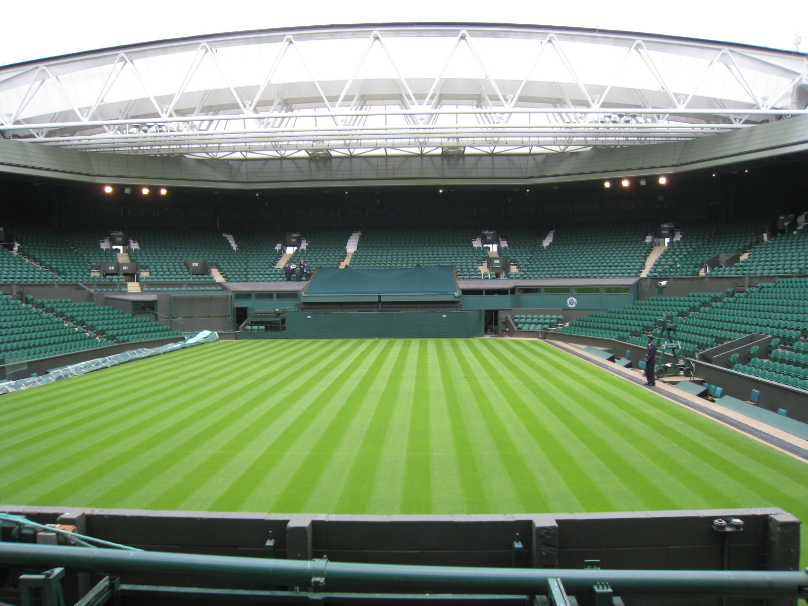 Wimbledon_Centre_Court_2009.jpg