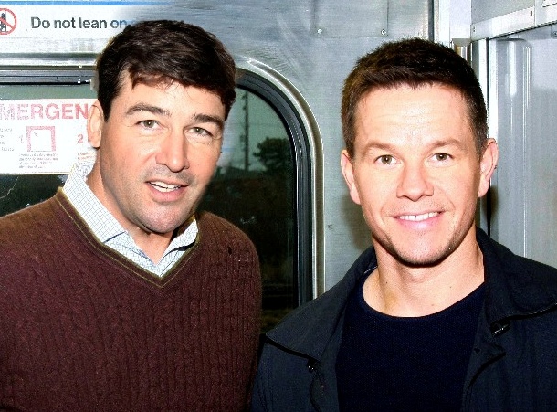 Kyle_Chandler_and_Mark_Wahlberg_on_the_set_of_Broken_City_in_New_York%2C_November_2011.jpg