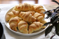 Cornmeal-Crescent-Rolls.png