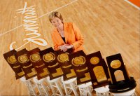 pat_summitt_with_8_trophies_-_credit_-_patrick_murphy-racey_0b7e98d1a10a737f9958a1ce54ec1d72.n...jpg