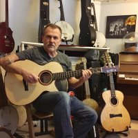 Martin+Simpson+with+his+Tirga+Mhor+-+Taran+Guitars.jpeg.jpg