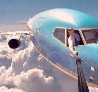selfie-pilot-plane-window.jpg
