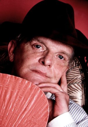 Truman_Capote_by_Jack_Mitchell.jpg