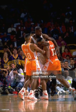 Carlos Groves, Shaquille O'Neal_Tennessee-LSU battle.jpg