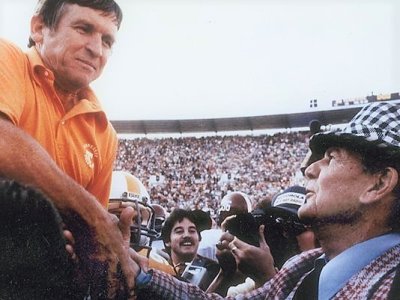 John Majors, Bear Bryant 1982.jpg