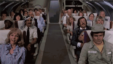 kadr-z-filmu-czy-leci-z-nami-pilot-2106081816.gif