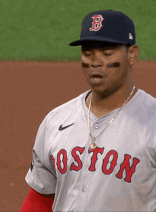 rafael-devers-red-sox-1956809722.gif
