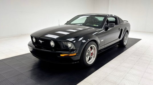 2005-ford-mustang-gt-coupe.jpeg