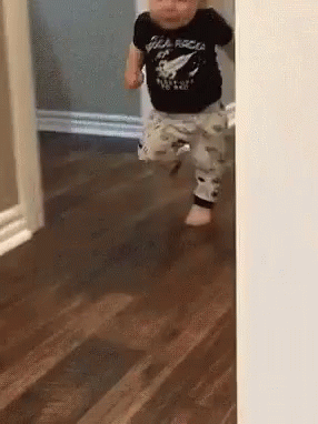 baby-run-omg.gif