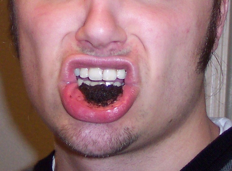 Dipping_tobacco_in_mouth.jpg