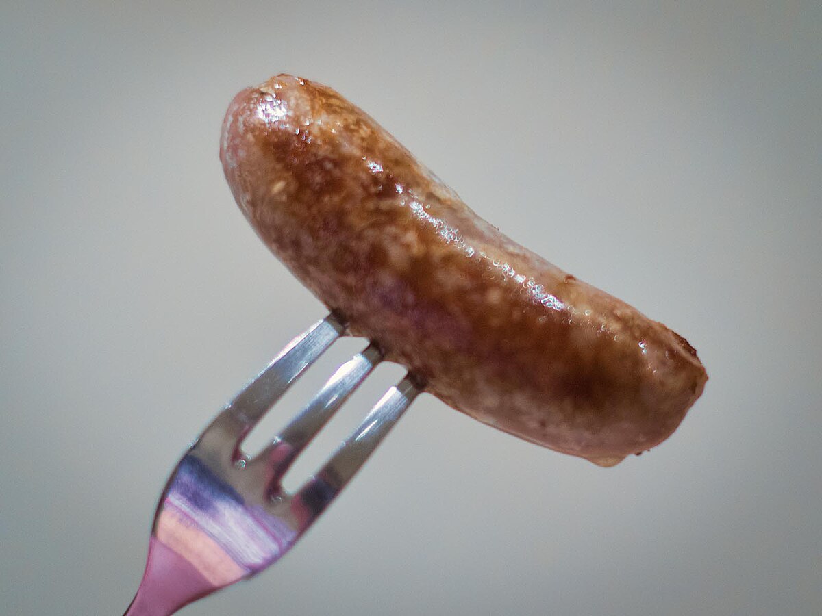 1200px-Cooked_Newmarket_Sausage.jpg