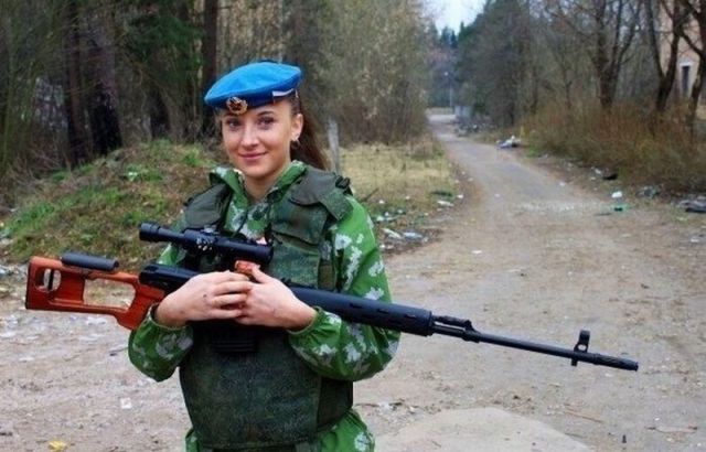 hot-girl-army-sniper-gun-13499873441.jpg