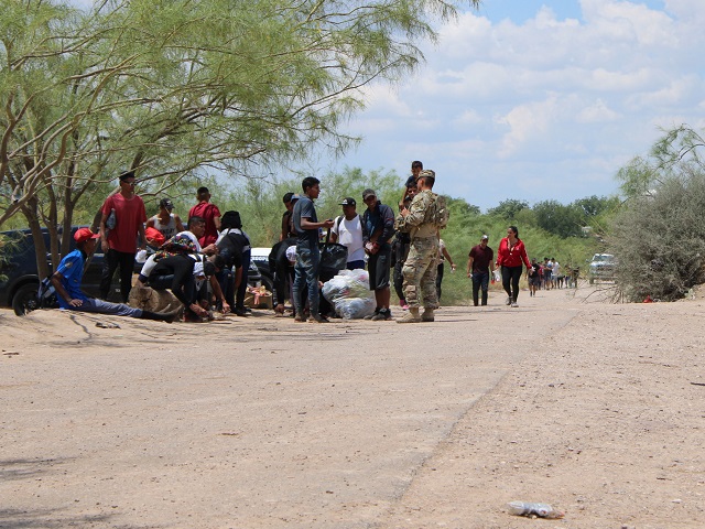Group-of-Migrants-Walk-From-Rio-Grande-to-Surrender.jpg