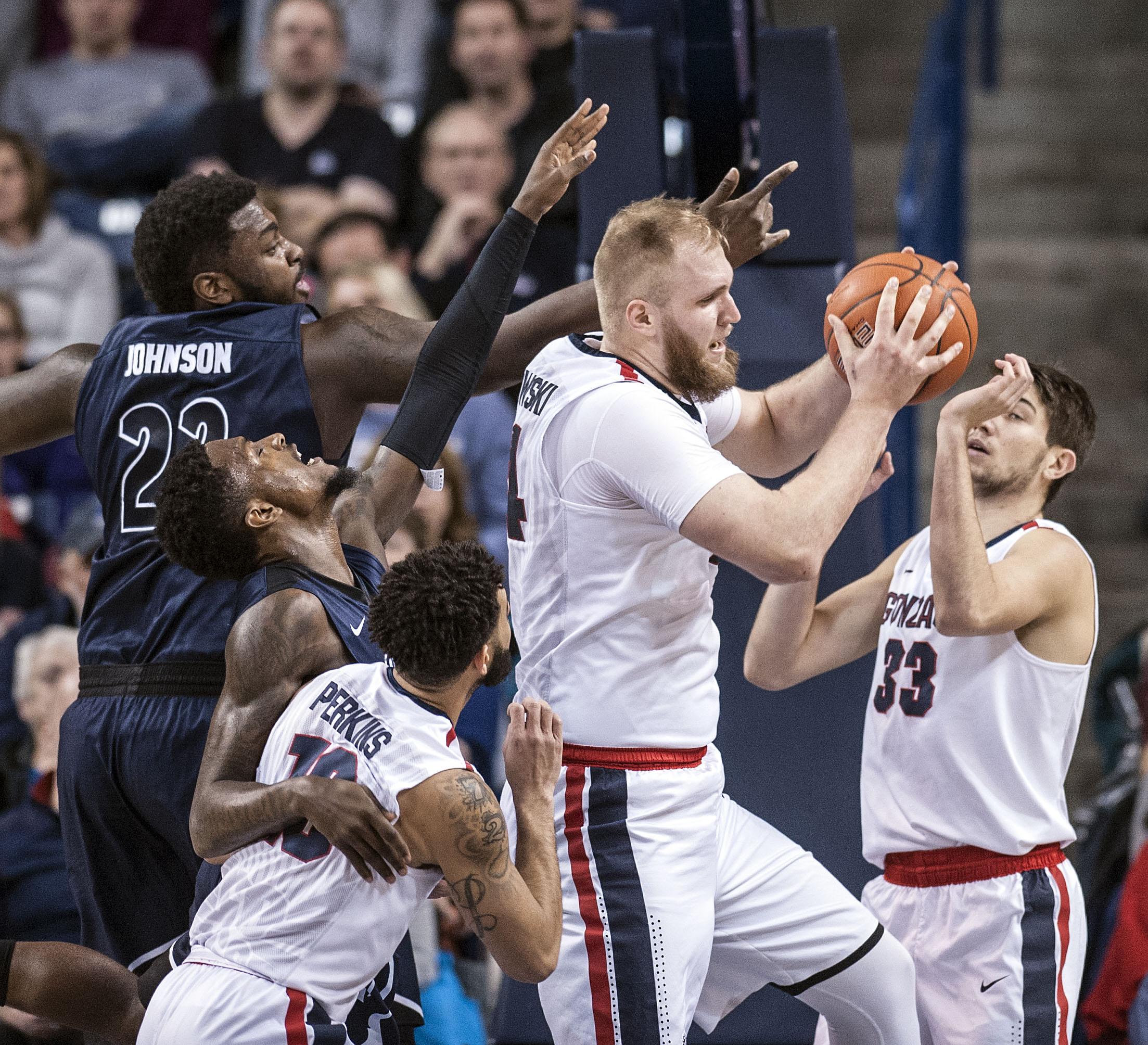 SRX_GU_VS_AKRON_20.JPG.jpg