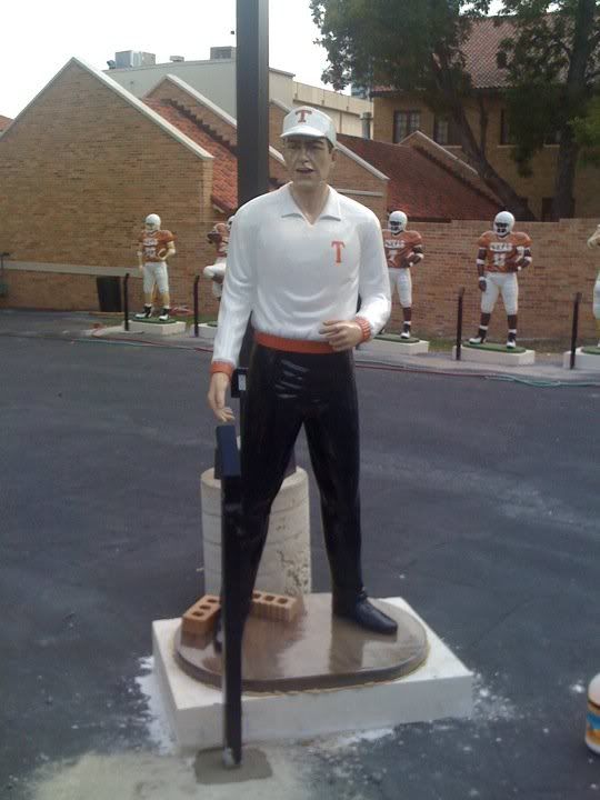 awfultexasstatues.jpg