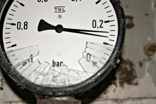 broken-meter-pressure_19-96789.jpg