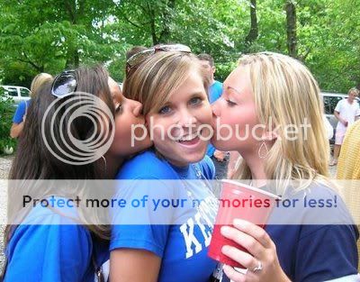 kentucky_girls_kissing.jpg