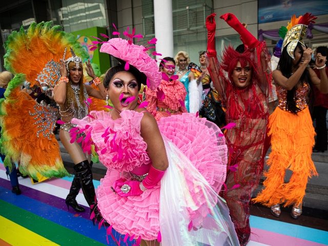 drag-queens-dancing-getty-640x480.jpg