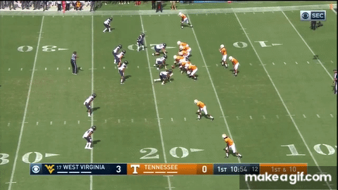 2018-09-19-Tennessee-RB-tackles-in-backfield.gif