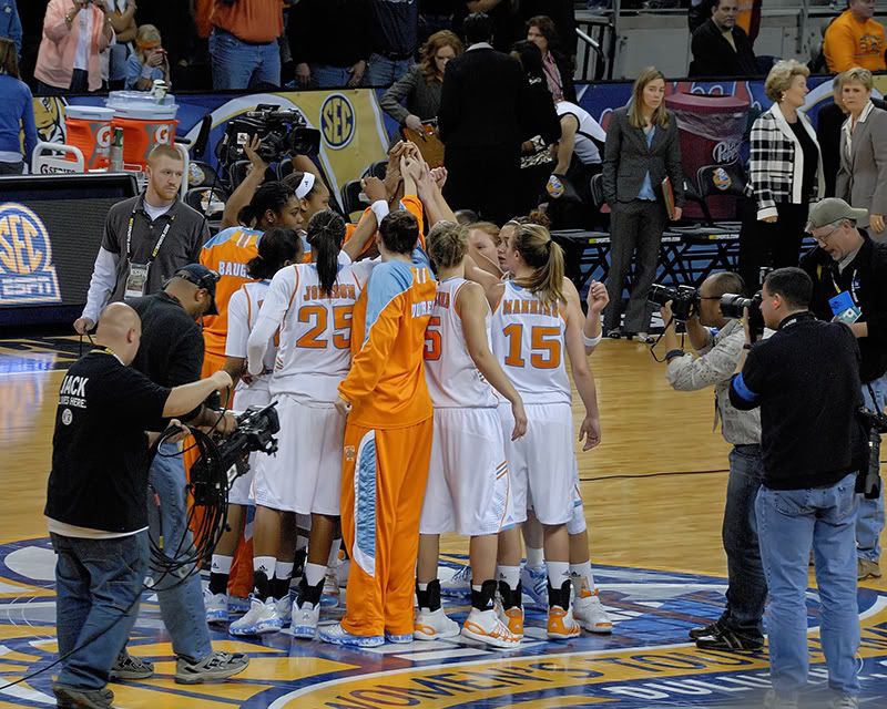 VictoryHuddle-72.jpg