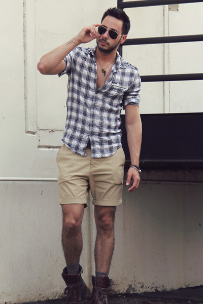 kenneth-cole-boots-william-rast-for-target-shirt-h-m-shorts_400.jpg