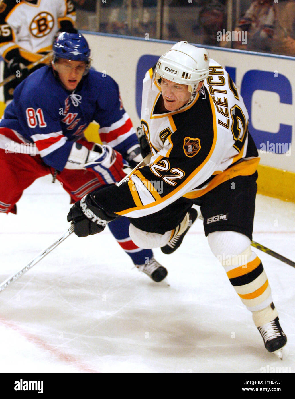 boston-bruins-22-brian-leetch-moves-the-puck-away-from-behind-the-goal-at-madison-square-garden-in-new-york-city-on-march-20-2006-the-new-york-rangers-defeated-the-boston-bruins-5-2-upi-photojohn-angelillo-TYHDW5.jpg