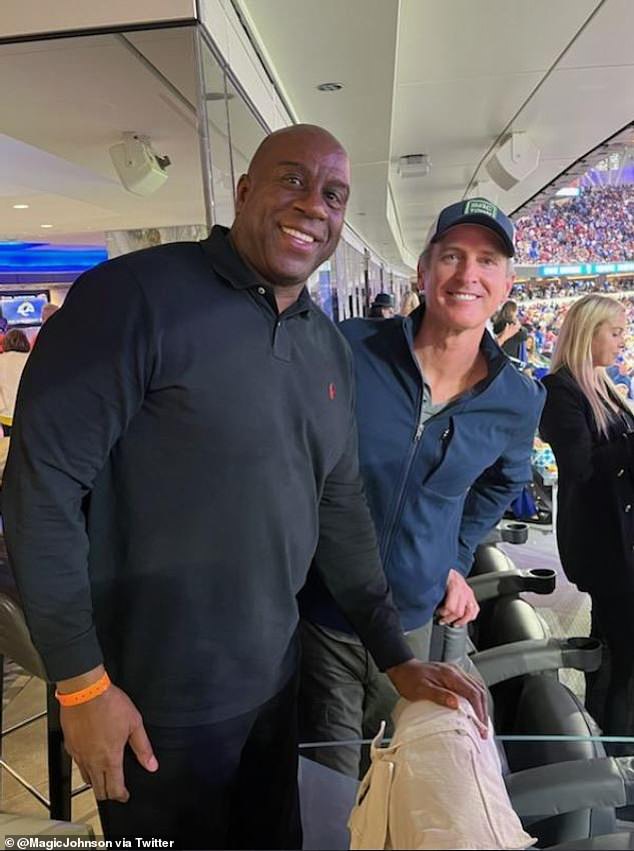 53595501-10486185-Magic_Johnson_and_California_Governor_Gavin_Newsom_were_among_th-a-3_1644260054782.jpg