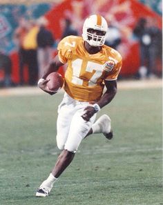 c4e2c149c4fea34f1979f530082b4ee2--tennessee-football-tennessee-volunteers.jpg