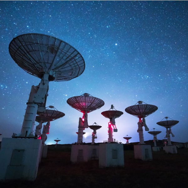 radio-telescope-at-night.jpg