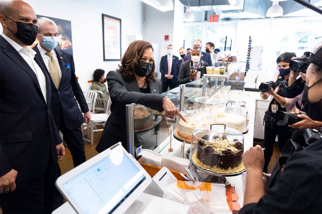 kamala-harris-nj-bakery-116.jpg