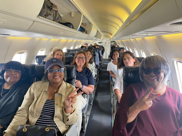 texas-losers-on-plane-736x552.jpg