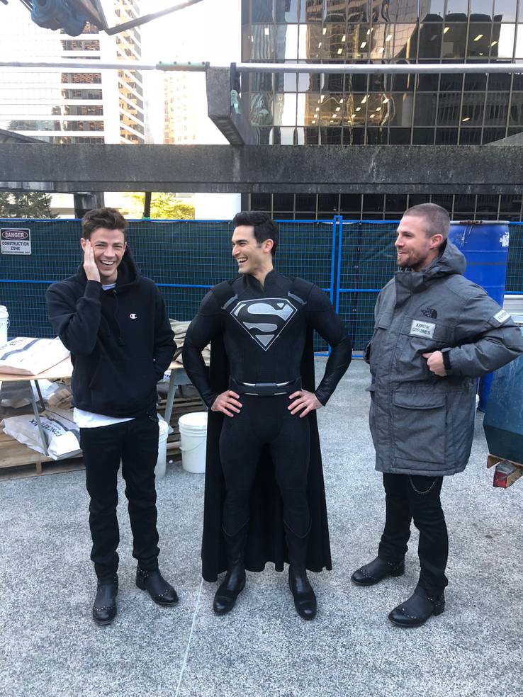 Arrowverse-Elseworlds-Tyler-Hoechlin-Superman-Black-Suit.jpg