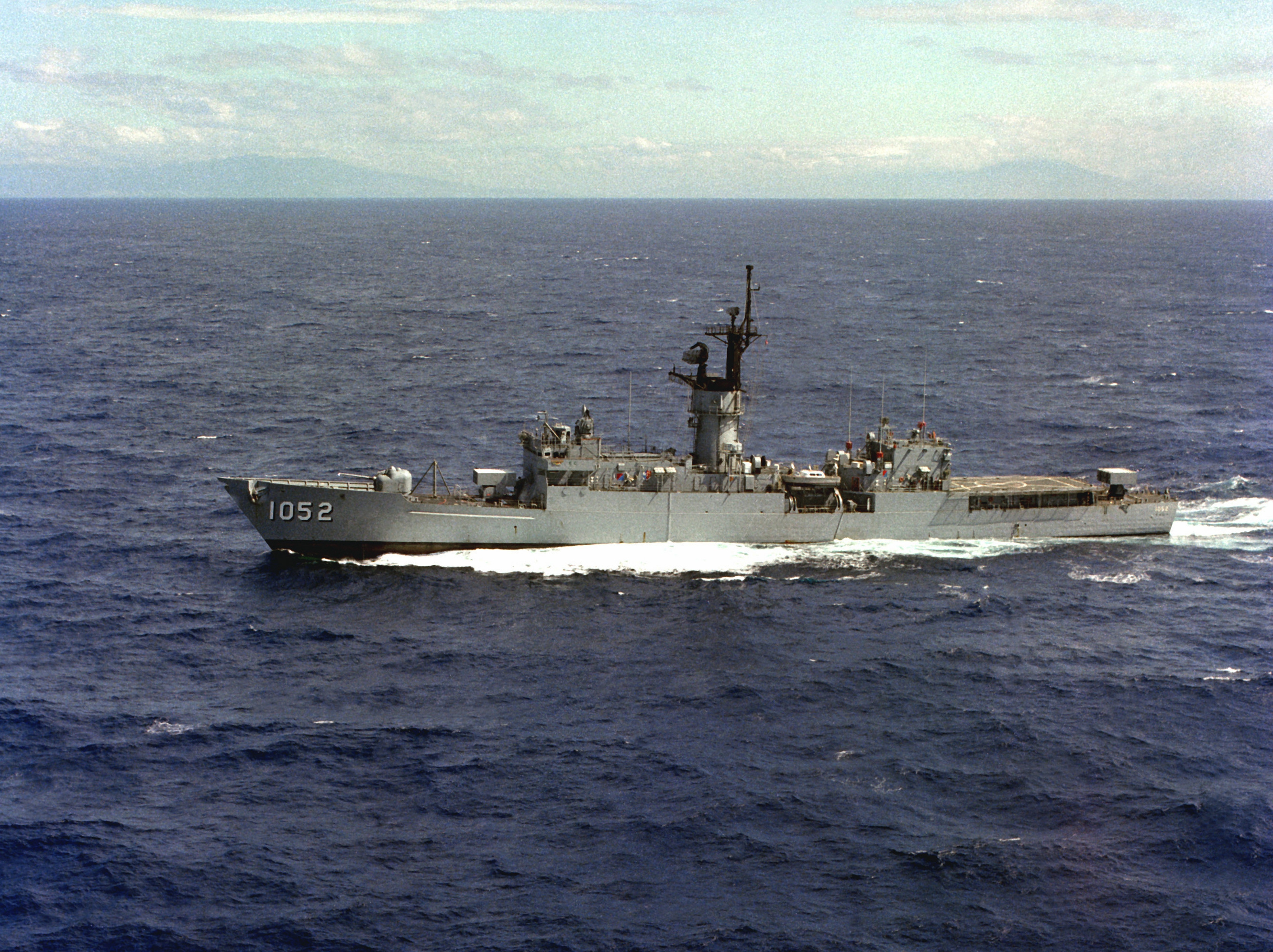 USS_Knox_%28FF-1052%29_underway_at_sea_on_9_December_1981_%286349375%29.jpeg