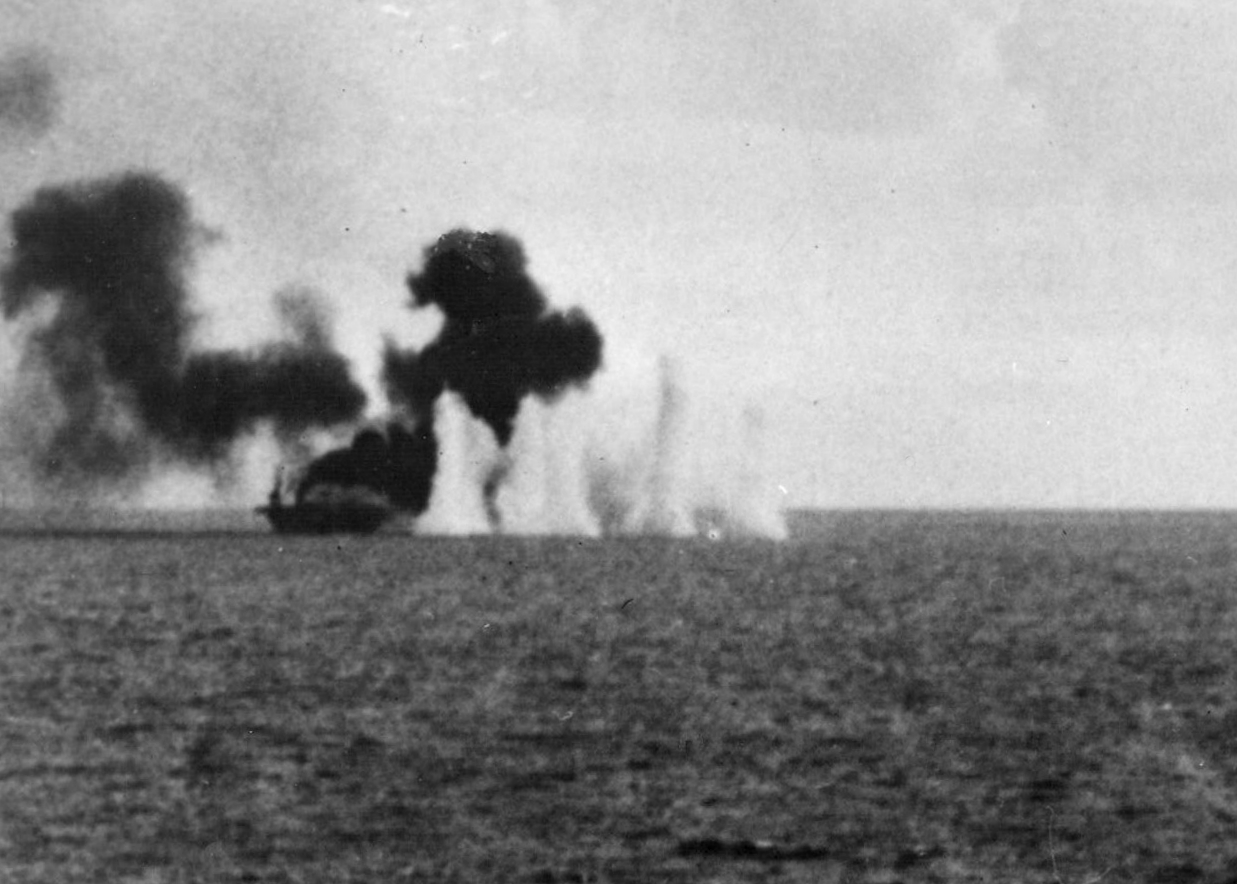 USS_Gambier_Bay_%28CVE-73%29_under_fire_at_Samar_1944.jpeg