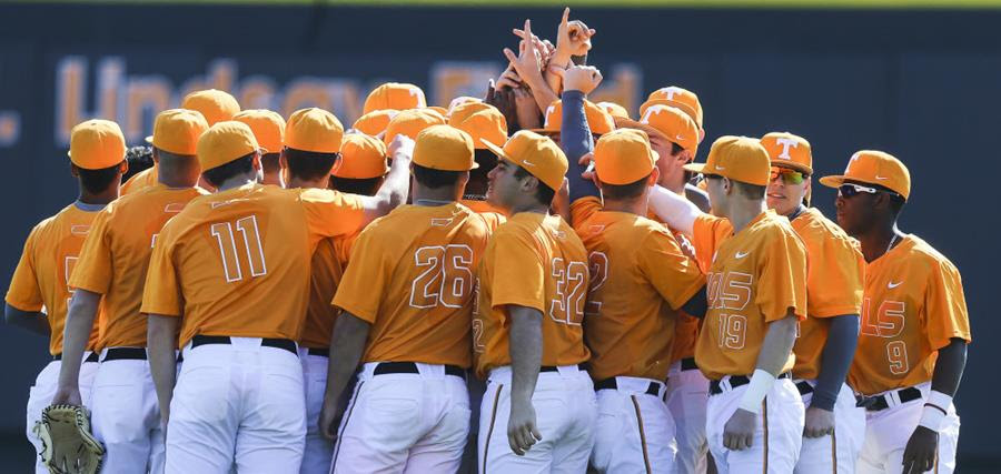 VOLS CLIMB INTO TOP 25 IN COLLEGIATE BASEBALL POLL