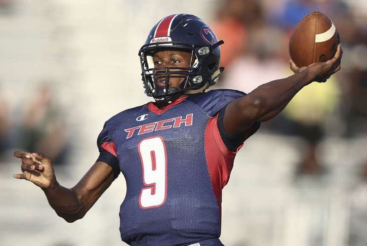 Tennessee quarterback commit throws five TDs before halftime