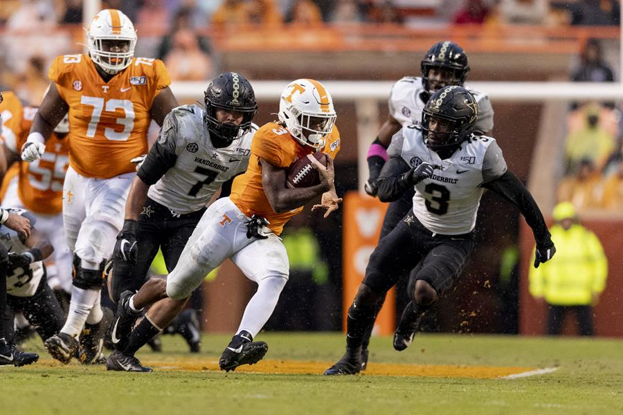 Gray, Vols Storm Past Commodores, 28-10