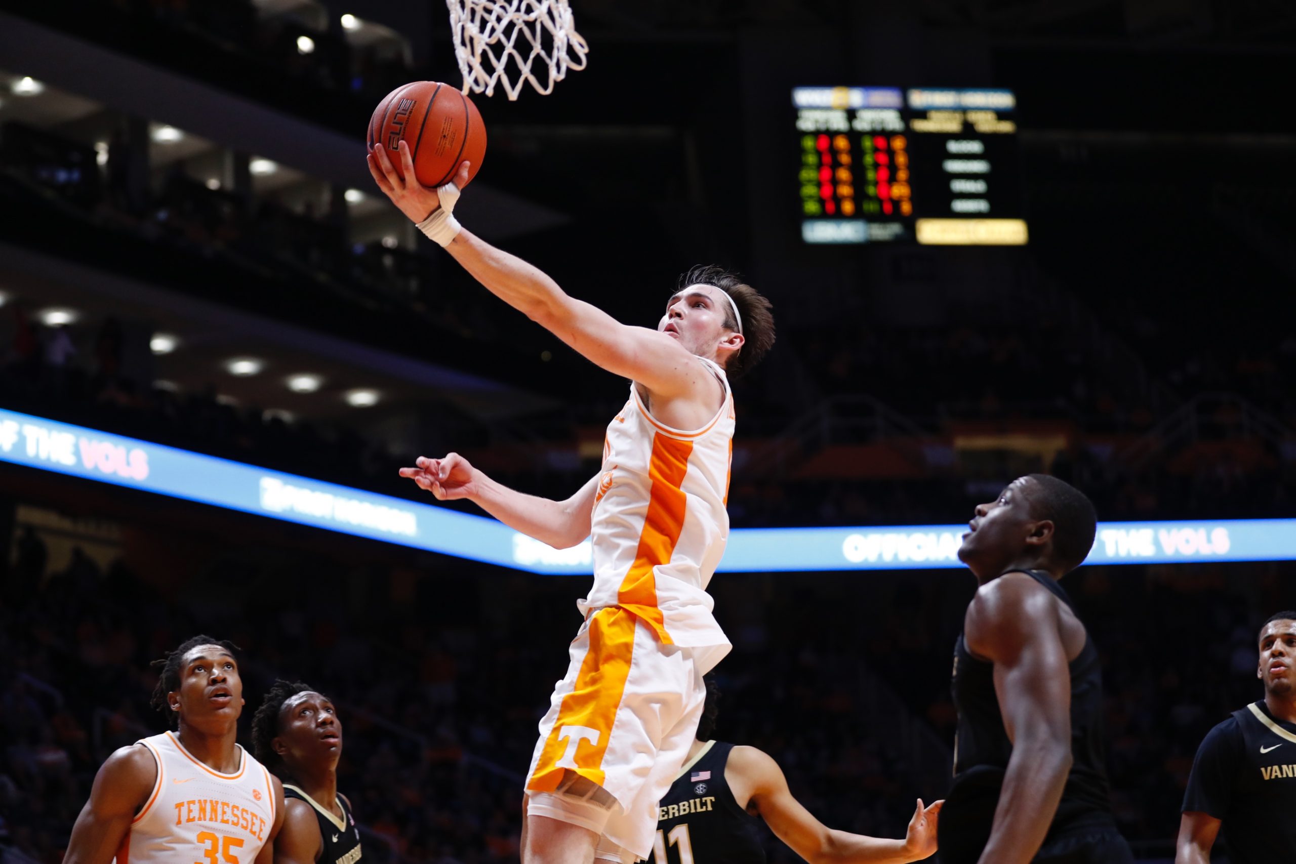 Vols sweep Vandy with 65-61 win