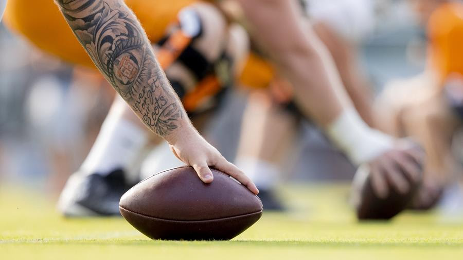 VOLS KICK OFF SECOND WEEK OF FALL CAMP