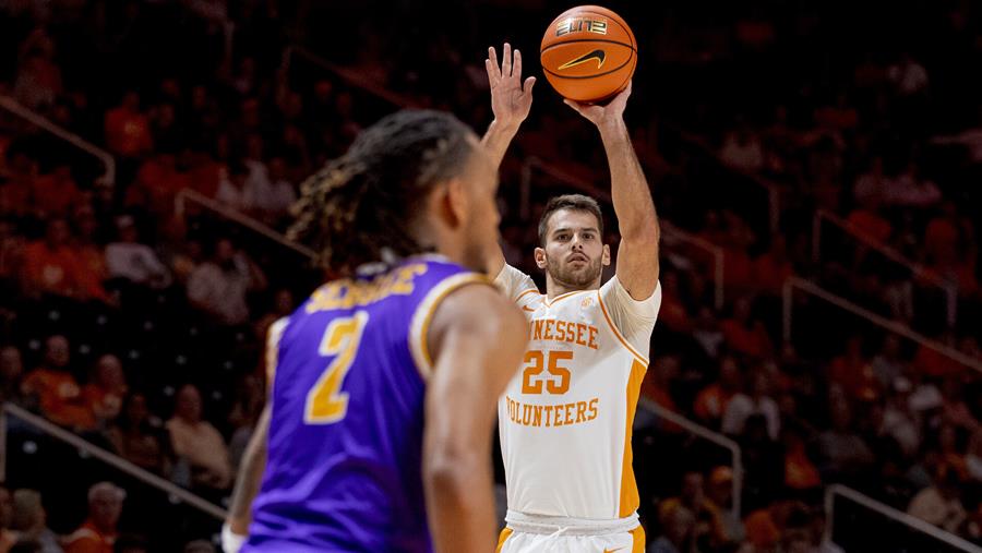 Vescovi Named to Wooden Award Preseason Watch List