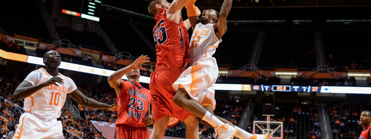 Tennessee cruises in exhibition, 78-47