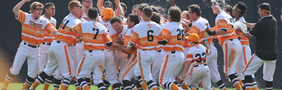 Vols rally in final inning, punch ticket to Hoover